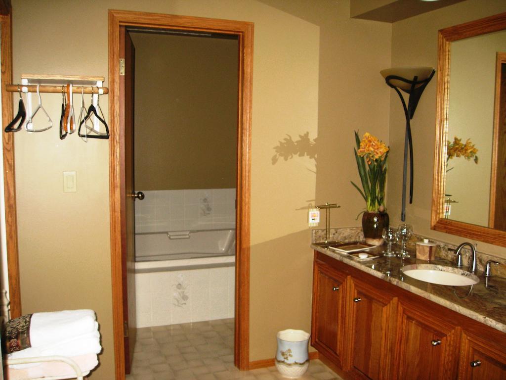 Mcdougall Lane Bed & Breakfast Драмеллер Номер фото